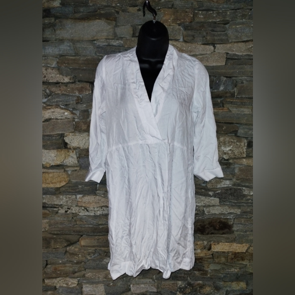 Milk and Roses NWT white Tamara dress, v neck 3/4 sleeves size xs - Picture 8 of 8